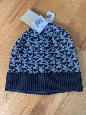 Michael Kors NWT Charcoal Gray  & Silver Metallic Logo Knit Beanie